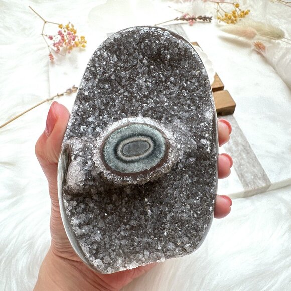 Gorgeous Amethyst Cut Base from Uruguay - Picture 2 of 10